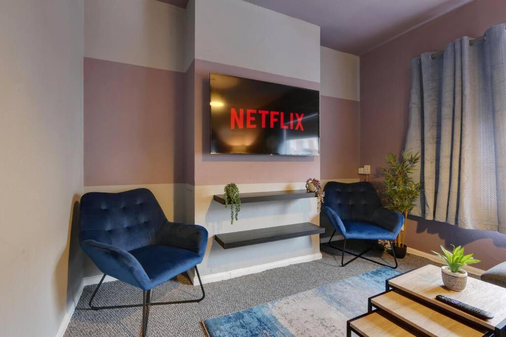 Apartment Spacious 2 Bed With Full Size Pool Table & Sky Sports - Sleeps Upto 8 - Close To Centre With Free Parking - Hosted By Host Save *